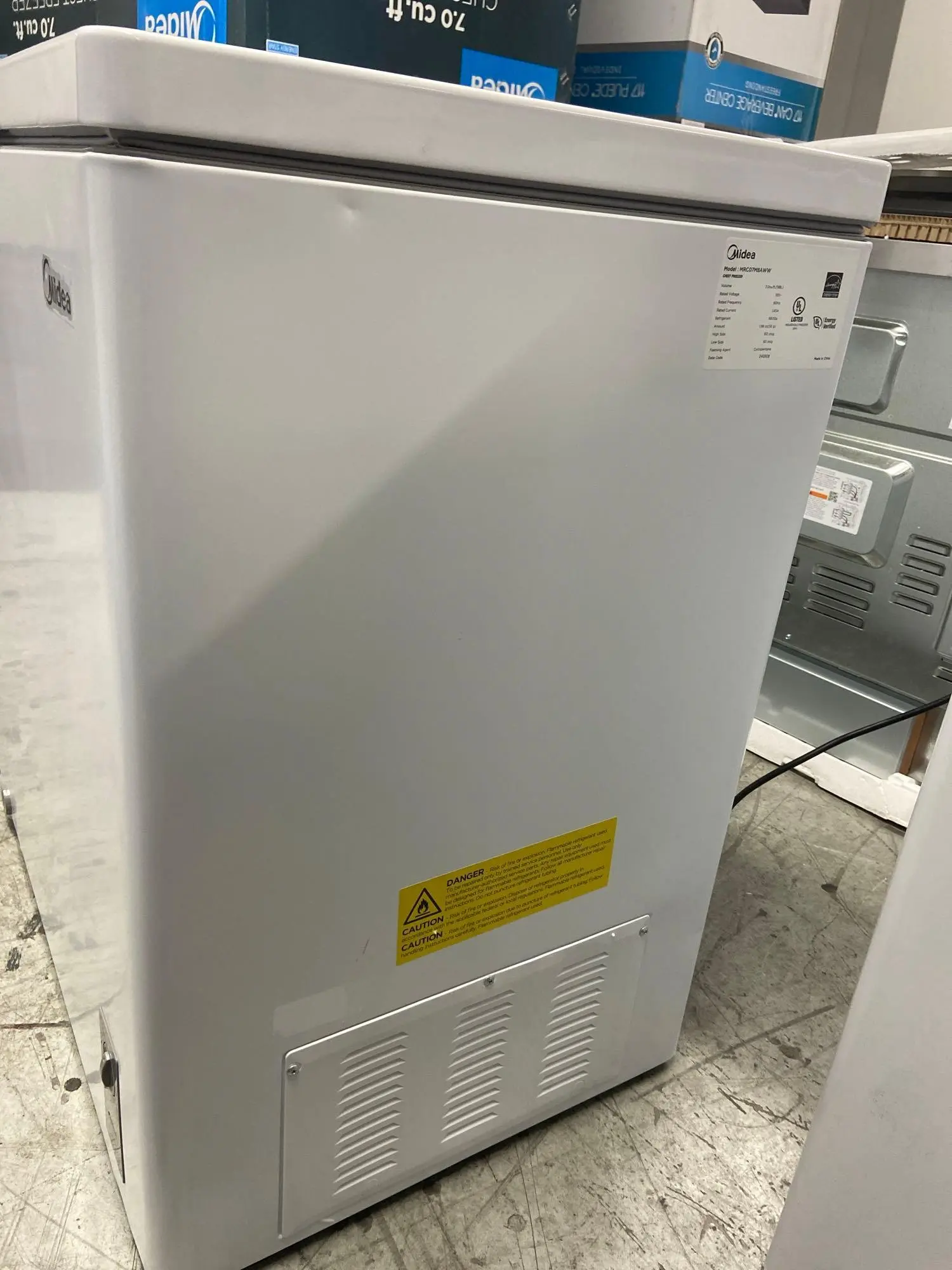 Midea Convertible Chest Freezer with Interior LED Light, 7.0 cu ft MRC07M8AWW - Image 5